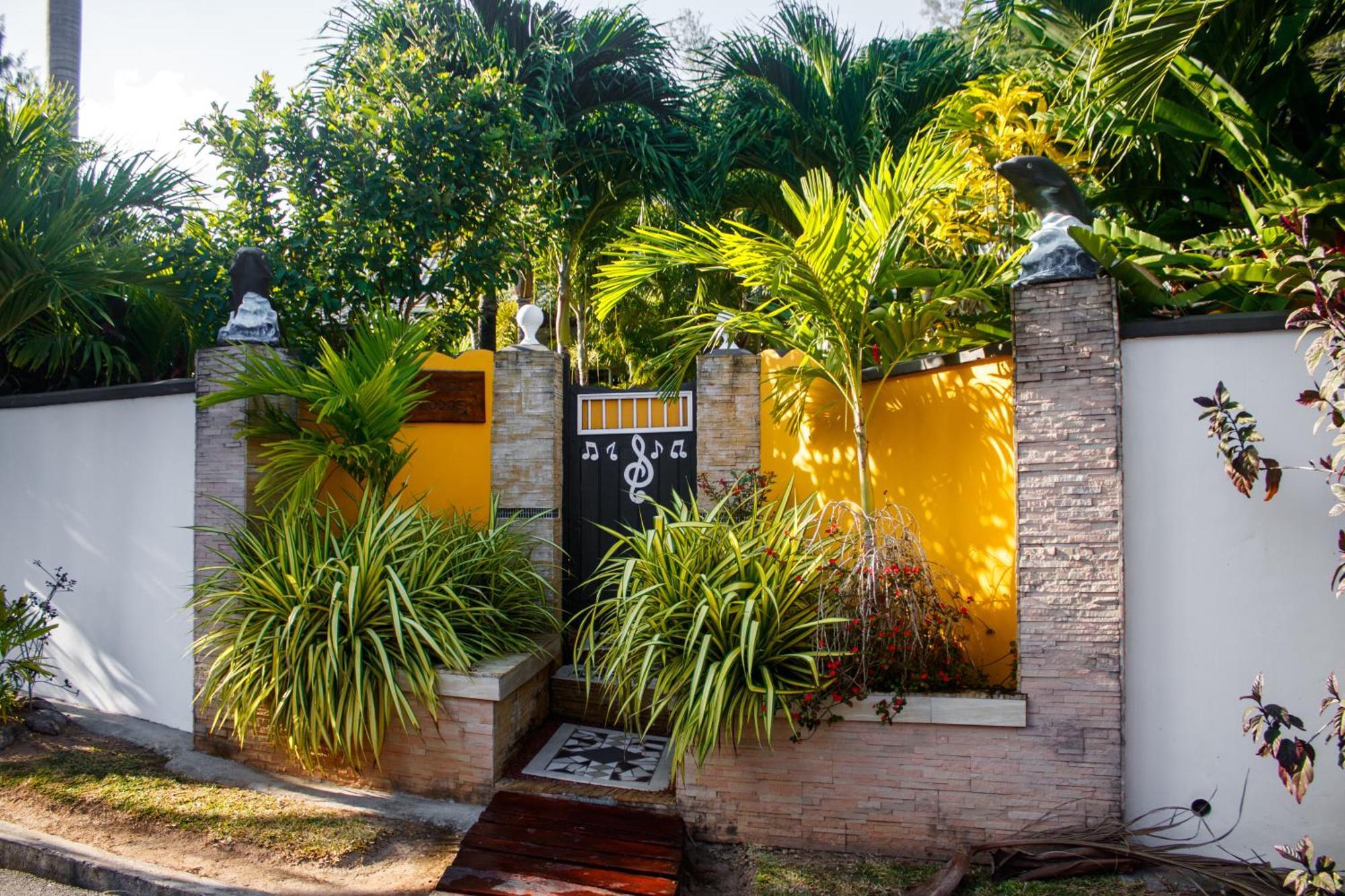 Nid'Aigle Lodge Baie Sainte Anne エクステリア 写真